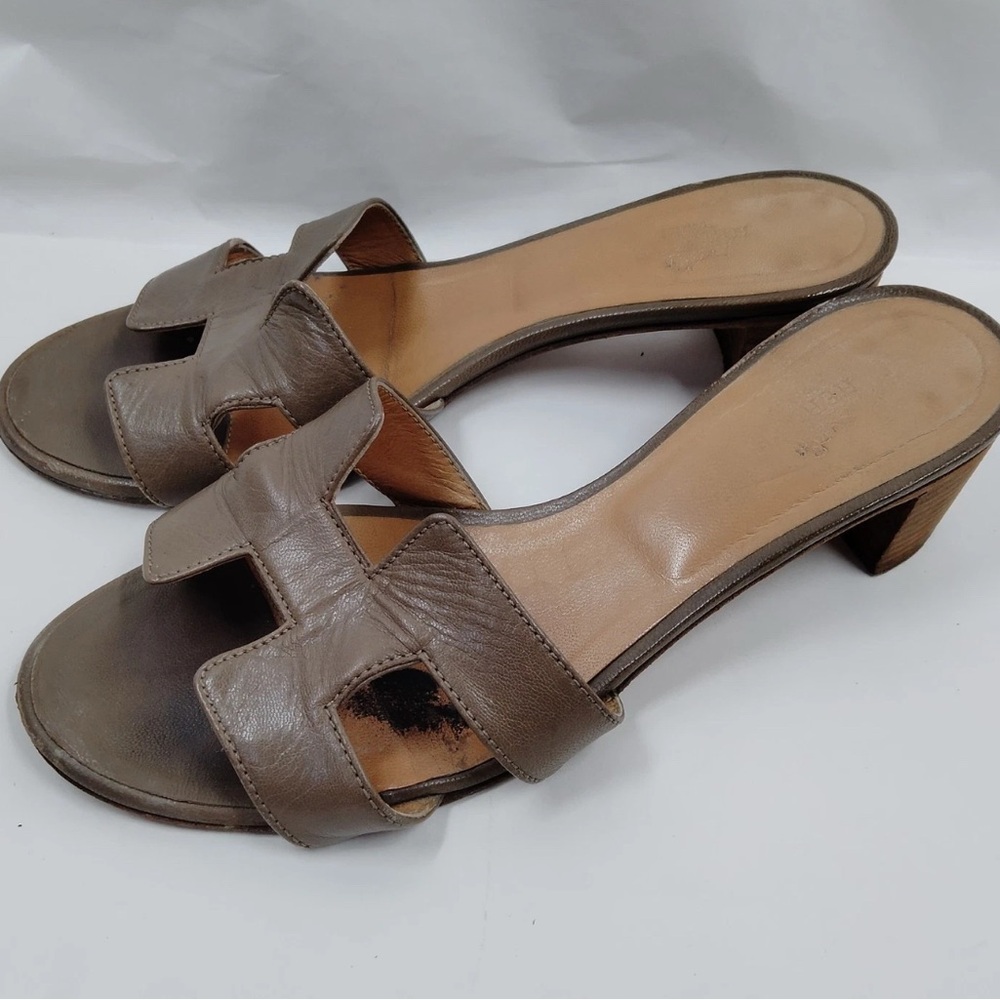 Chic Tan Leather Hermès Oran Women's Heels